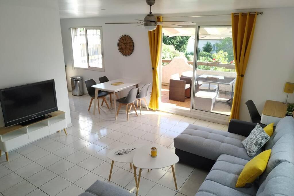 T3 Spacieux Avec Vue Sur L'etang De Thau Au 1er Etage D'une - Entree Independante Apartment *
