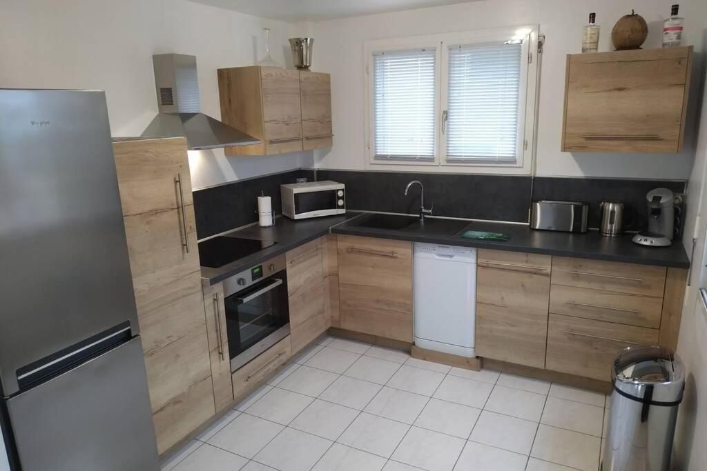 T3 Spacieux Avec Vue Sur L'etang De Thau Au 1er Etage D'une - Entree Independante Apartment